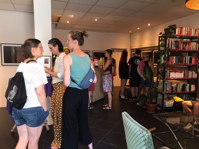 Besucher der Vernissage in Witzenhausen